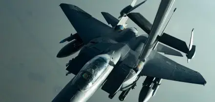 Abbattuto un Apache Usa. Ripresi gli attacchi. Trump: 'Voglio una risposta molto potente contro l'Iran'