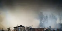 Incendio in campo rom di Scampia, 60 persone evacuate