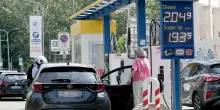 Mimit, prezzi carburanti in calo, benzina self sotto 1,9 euro