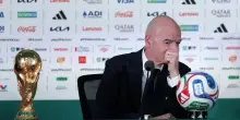 Infantino: 'Nessun guadagno dalle pause per l'acqua', ma il pubblico fischia