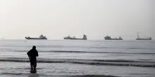 L'Iran annuncia la chiusura totale di Hormuz 'fino a nuovo ordine'