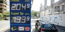 Prezzo petrolio in calo, Wti scambiato a 75,34 dollari
