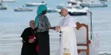 Il Papa dal molo dei migranti a Gran Canaria, 'la dignit&agrave; umana non ha passaporto'