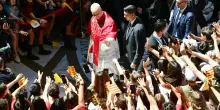Il Papa &egrave; atterrato a Gran Canaria, ad attenderlo Pedro Sanchez