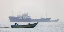 'Il traffico navale attraverso lo stretto di Hormuz continua, malgrado un attacco'