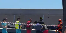 Ragazzi scomparsi in mare, cadavere trovato dai sub dei Vigili del fuoco