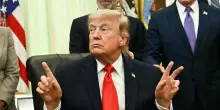Trump celebra in pompa magna i suoi 80 anni e vola al G7