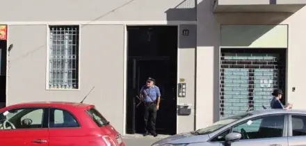 Uomo trovato morto in casa a Milano, ipotesi omicidio