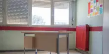Punta una pistola al professore in classe nel Modenese