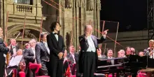 La Filarmonica della Scala jazza in piazza Duomo con Chailly e Sumino