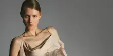 L'abito al centro della collezione Resort 2027 di Alberta Ferretti