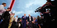 Trump festeggia gli 80 anni, l'accordo con Iran e le arti marziali Ufc