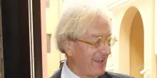 In tanti a Bologna per l'ultimo saluto al libraio Romano Montroni