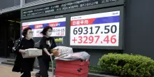Borsa Tokyo aggiorna record, Nikkei supera per la prima volta quota 70mila