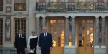 Asparagi, pollame, formaggi e torta al cioccolato nel menu di Trump a Versailles