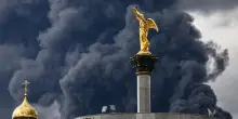 Ucraina: Mosca sotto una pioggia di droni, colpita la raffineria