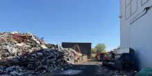 Rogo ditta rifiuti a Livorno, incendio domato, revocata ordinanza a tutela
