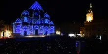 A Bologna 'La piazza si riaccende' e mostra la facciata di San Petronio completata