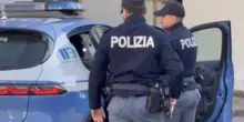 Tenta di strangolare un bimbo di tre anni al parco a Brescia, arrestato