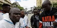 Kenya, arresti e lacrimogeni in nuove proteste contro il centro ebola Usa