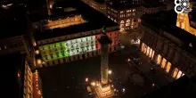 Luci e colori accendono la facciata di Palazzo Chigi per la Festa della Repubblica