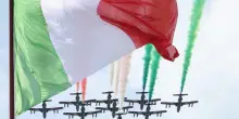 2 giugno, 80 anni della Repubblica: il sorvolo delle frecce tricolori all'Altare della Patria