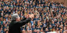 Riccardo Muti e il coro dei 3546: 'L'Inno non &egrave; per solisti'