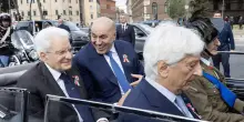 Mattarella arriva ai Fori Imperiali sulla Lancia Flaminia per la parata