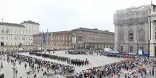 2 giugno, la cerimonia dell'alzabandiera a Milano e a Torino