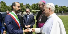 Il Papa, la Chiesa deve camminare insieme senza dividersi