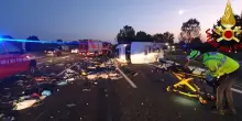 Scontro tra camper e camion sulla A1: sei i feriti tra cui un neonato in gravi condizioni