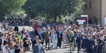 Meloni sfila al raduno degli alpini del Triveneto a Gemona