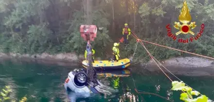 Tre 17enni morti in auto precipitata in un canale nel milanese