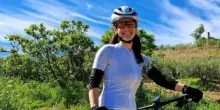 Folle sorpasso e falcia quattro ciclisti, una donna muore