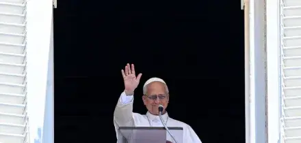 Il Papa sui rifugiati: 'Nessuno pu&ograve; voltarsi dall'altra parte'
