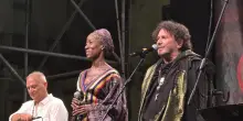 Avitabile emoziona la piazza col suo concerto 'multitutto' e con Napoli nel cuore
