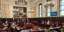 A Milano caldo e cali di tensione stoppano i lavori del Consiglio comunale