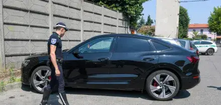 A Milano un agente della Polizia locale muore durante un inseguimento, rintracciato il conducente