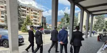 Il nonno di Alisya e Sarah e il compagno della mamma sono in isolamento, sono 'increduli'