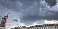 Caldo, breve temporale su Torino, proseguono interventi per blackout