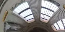 Col paracadute gi&ugrave; dalla cupola della cattedrale di Mantova, denunciato