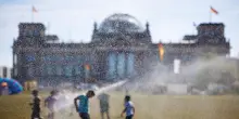 Caldo estremo a Berlino, chiusa la cupola di vetro del Bundestag nel weekend