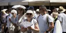 Il caldo non d&agrave; tregua, 5 morti in Italia. Il picco nel weekend