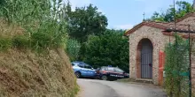 Un uomo uccide la moglie e il figlio nella loro casa in Versilia: 'Mi sono liberato di loro'