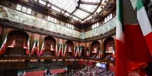 Mattarella alla Camera per gli 80 anni della prima seduta dell'Assemblea costituente: "Rendiamo onore ai Padri costituenti"