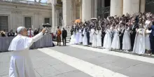 Il Papa: 'Possiamo risolvere i conflitti da umani, non da bestie'