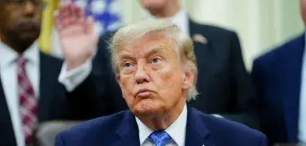Trump, 'l'Iran ha lanciato 4 droni contro navi ad Hormuz'