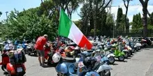 Vespa compie 80 anni da simbolo della mobilit&agrave; italiana nel mondo