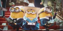 Tornano i Minions e travolgono le icone del cinema da Chaplin a Star Wars
