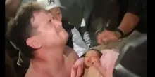 Venezuela: Tratto in salvo dalle macerie un neonato di 18 giorni. Dopo 50 ore estratte vive una 15enne e la sua cagnolina